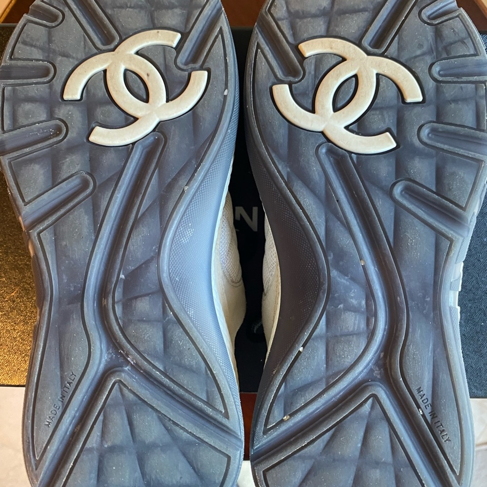2022 Chanel interlocking CC logo sneakers - Picture 4 of 9